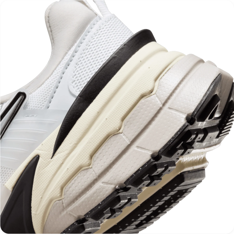 Nike V2K Run - Pure Platinum / Metallic Silver / Sail